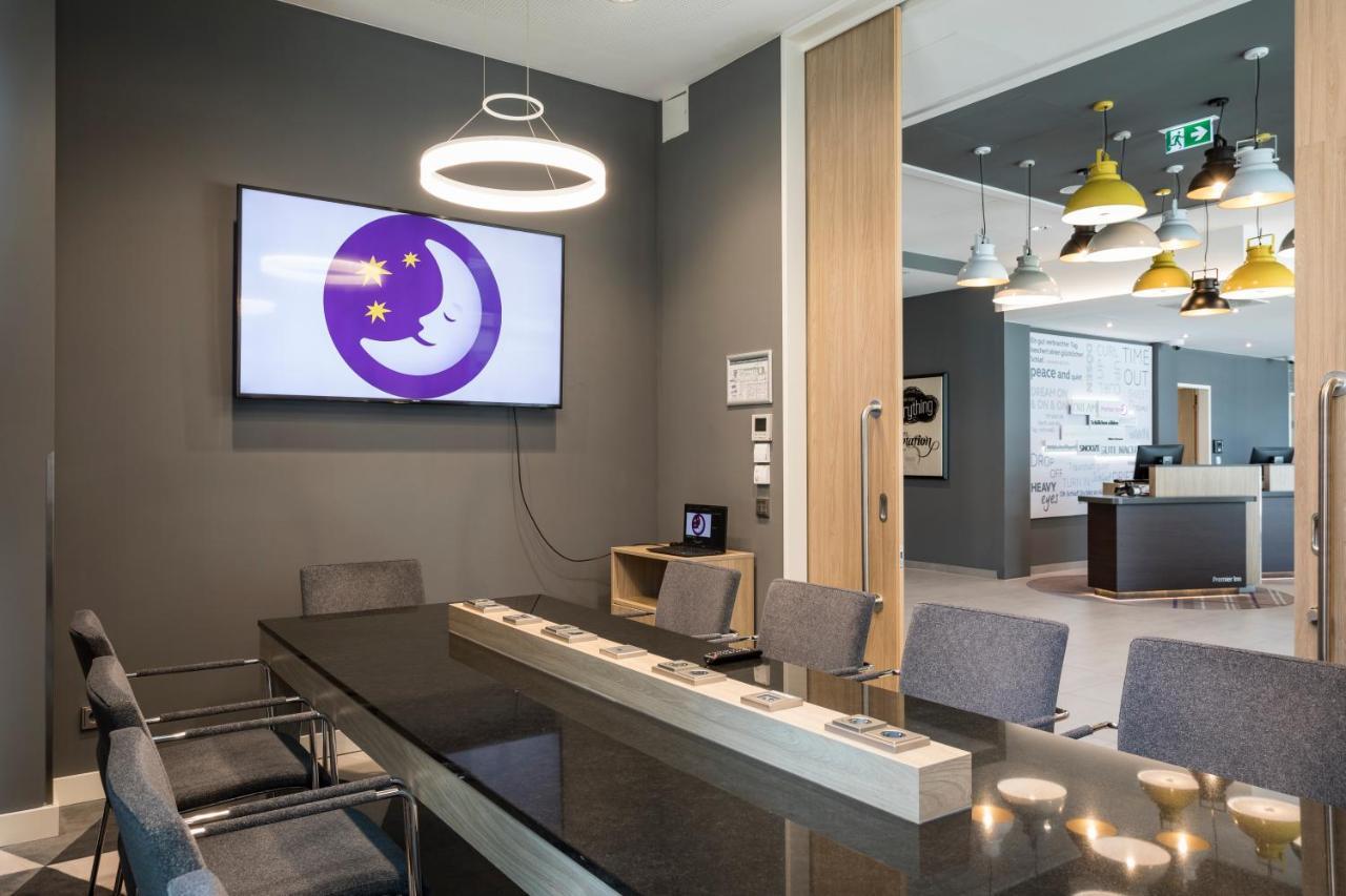 Premier Inn Freiburg City Sued Екстериор снимка
